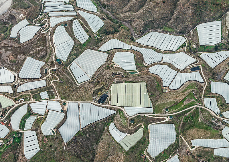 Illustration for article titled Amazing Aerial Photos of Greenhouses Blanketing the Spanish Landscape